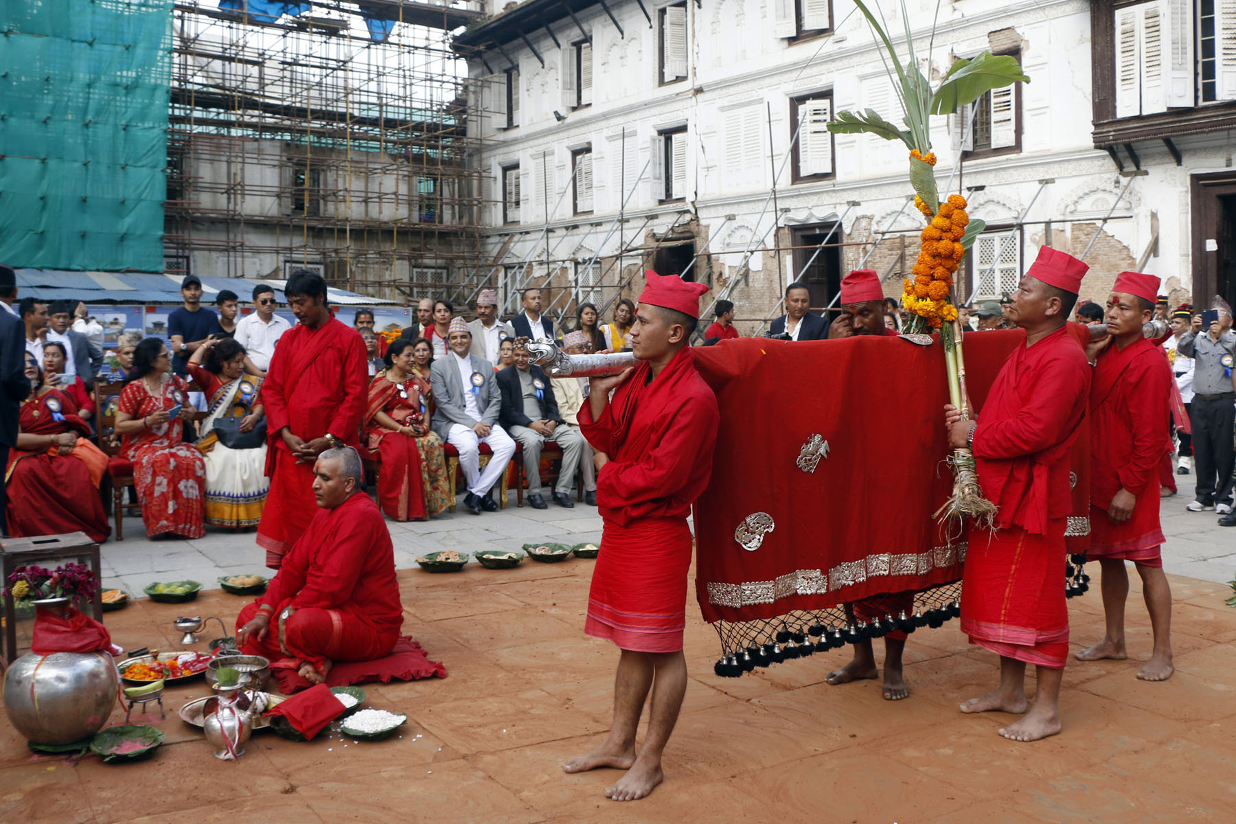 दशैंघरमा फूलपाती भित्र्याइयो (फोटो फिचर)